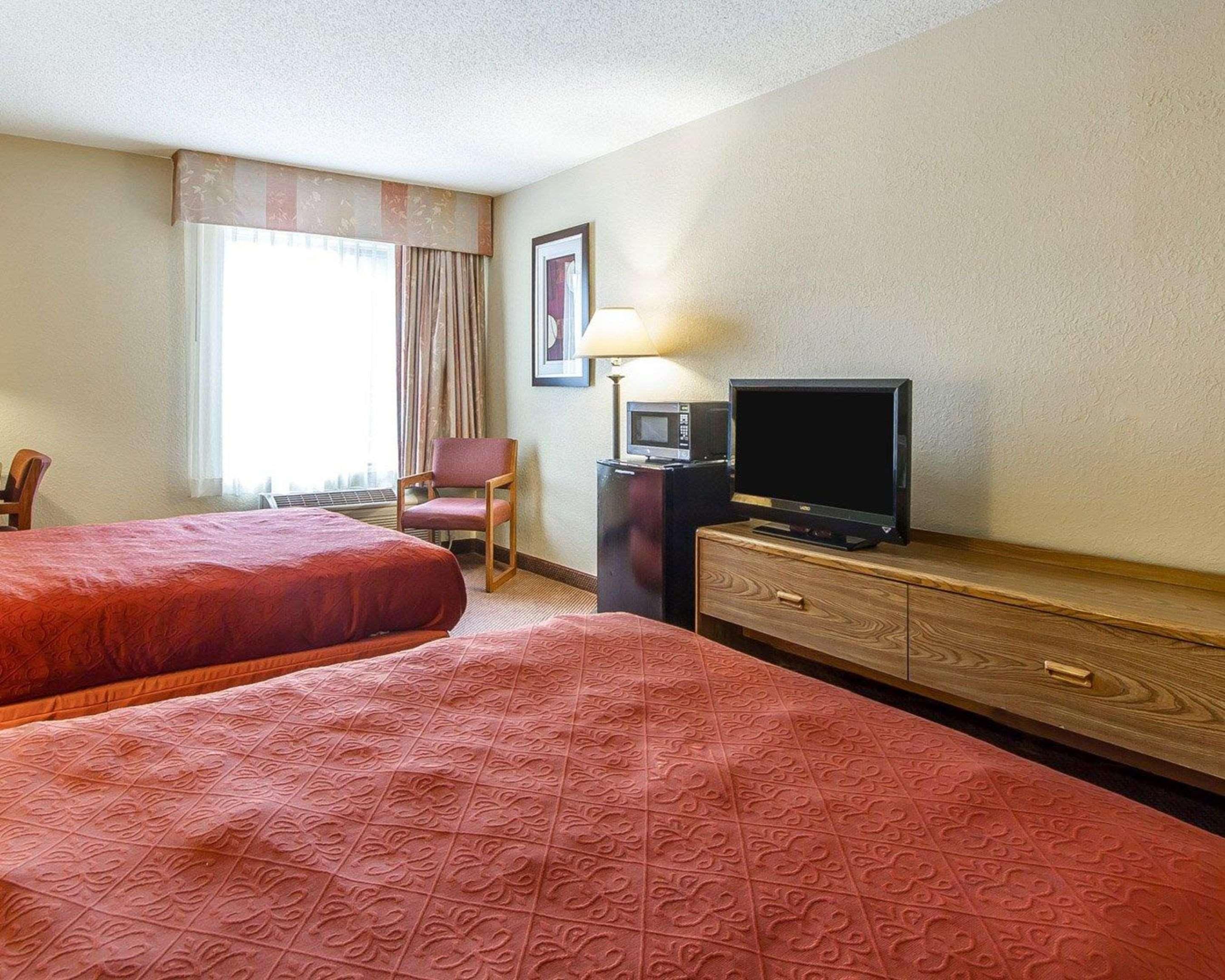Americinn By Wyndham Reedsburg Bagian luar foto