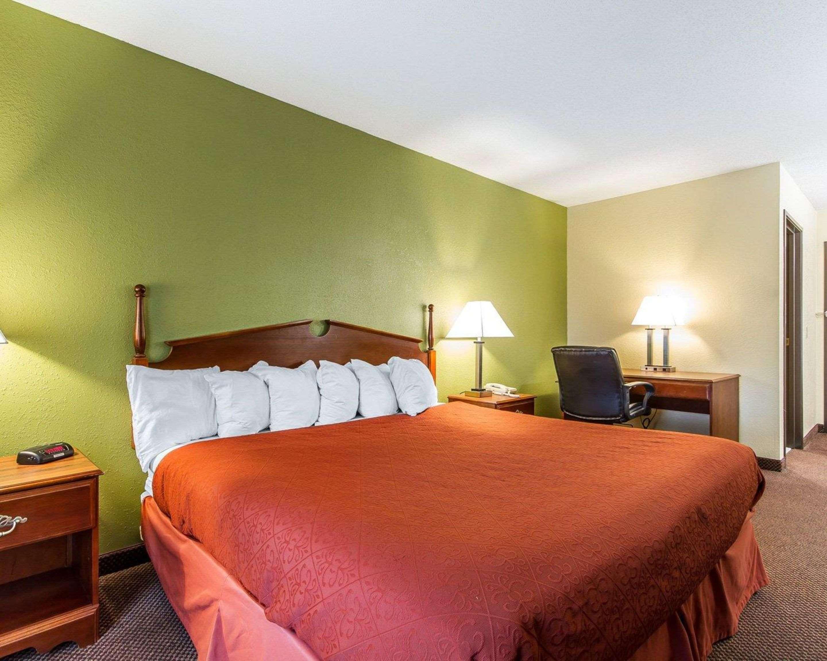 Americinn By Wyndham Reedsburg Bagian luar foto