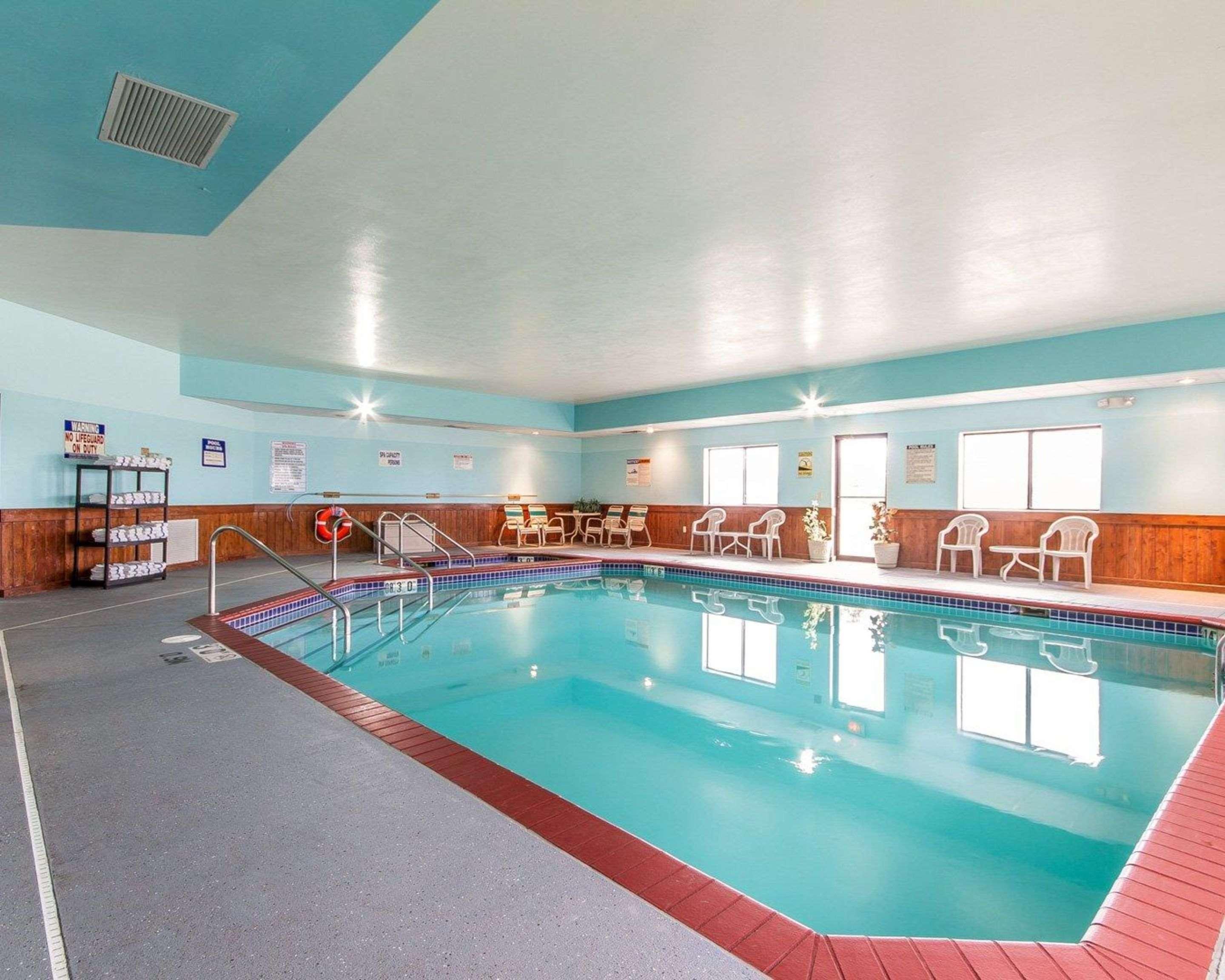 Americinn By Wyndham Reedsburg Bagian luar foto