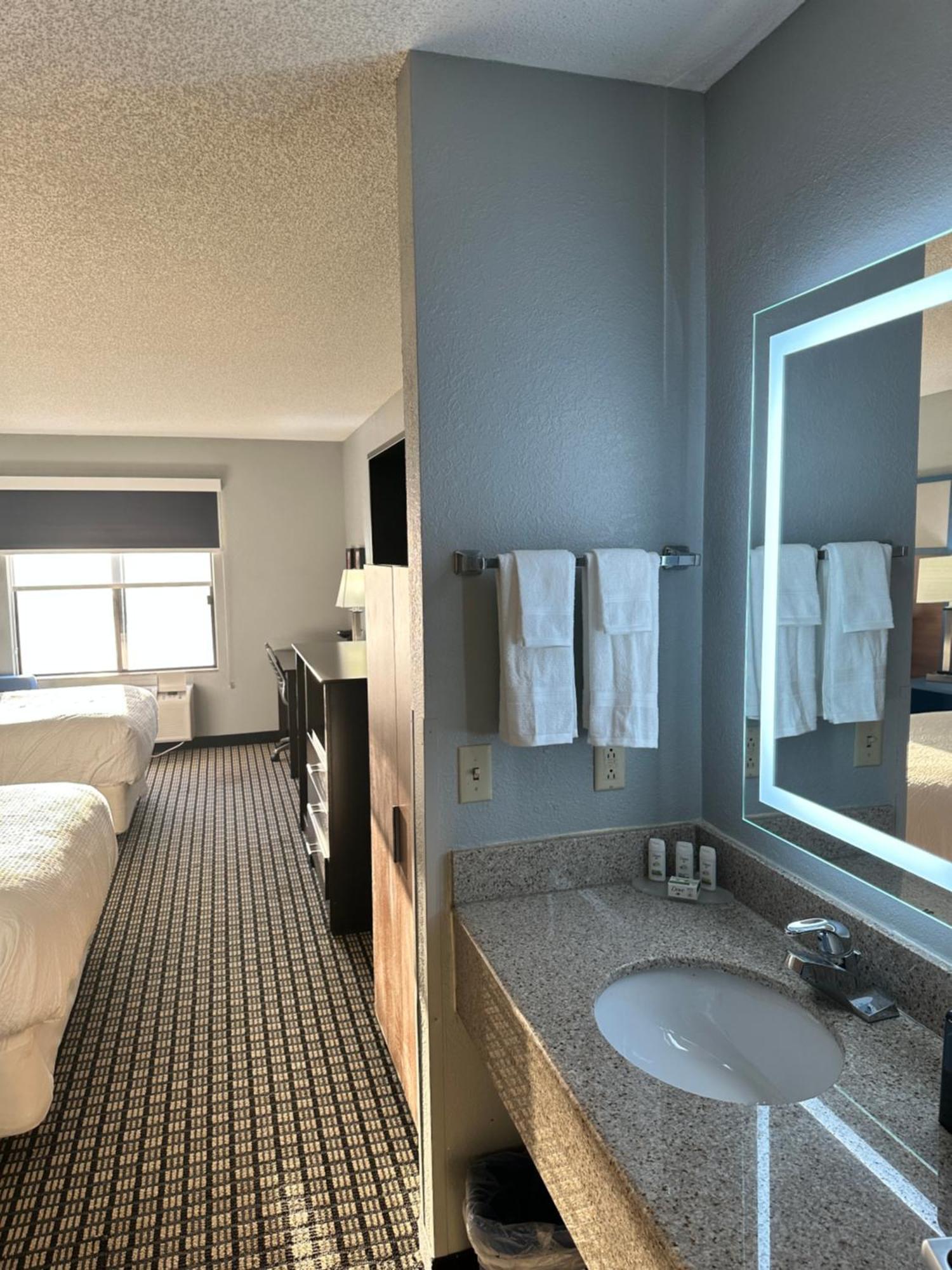 Americinn By Wyndham Reedsburg Bagian luar foto