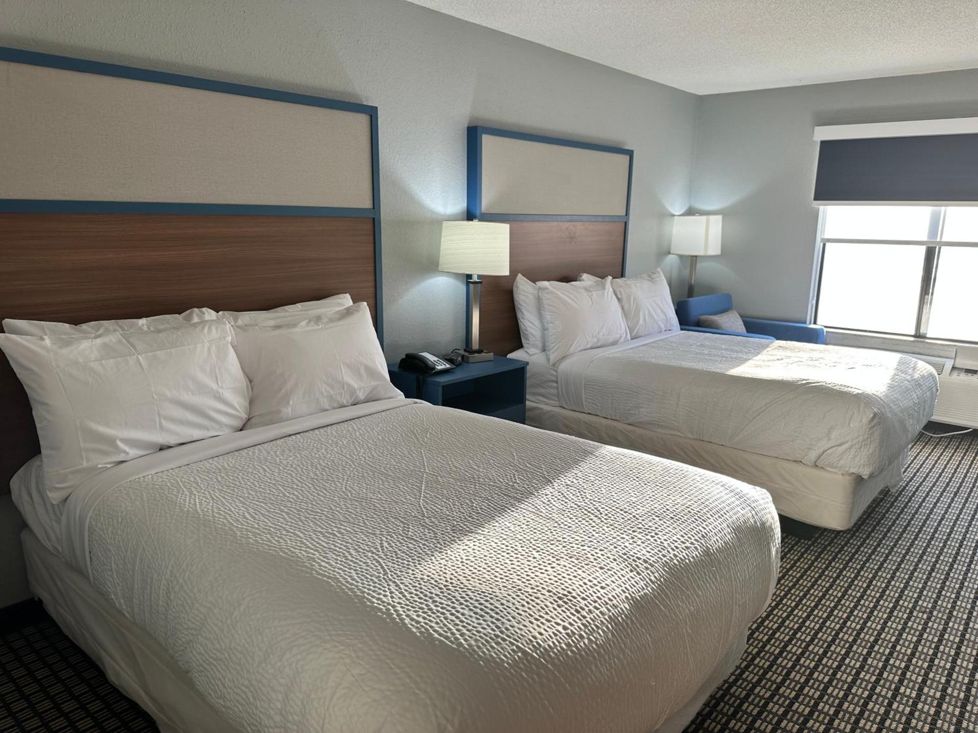Americinn By Wyndham Reedsburg Bagian luar foto