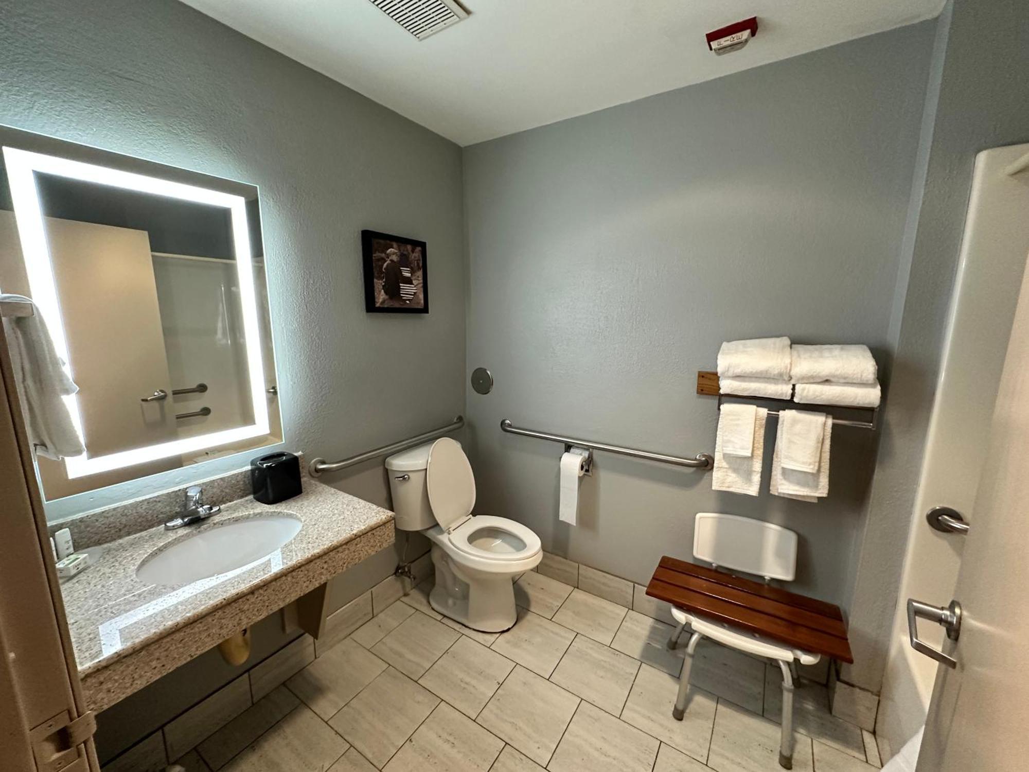 Americinn By Wyndham Reedsburg Bagian luar foto